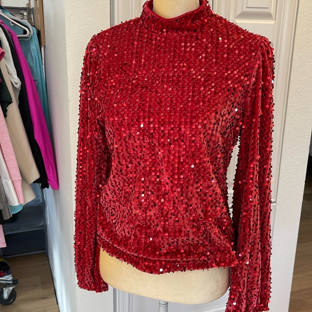 SANCTUARY WOMENS ALL NIGHTER MOCK NECK TOP. SIZE LARGE. NWT. RED. (1047)
